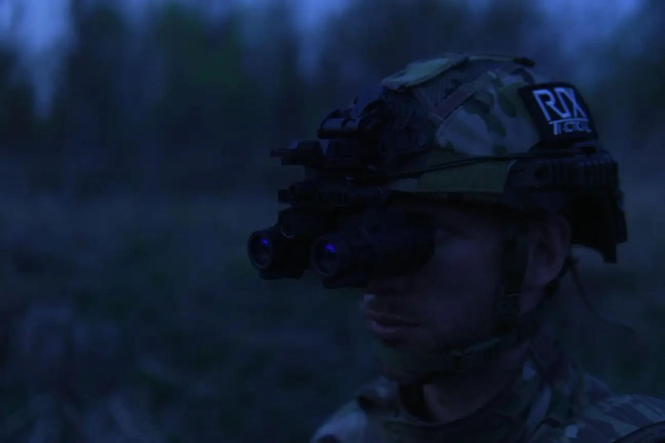 helmet-mounted night vision binoculars